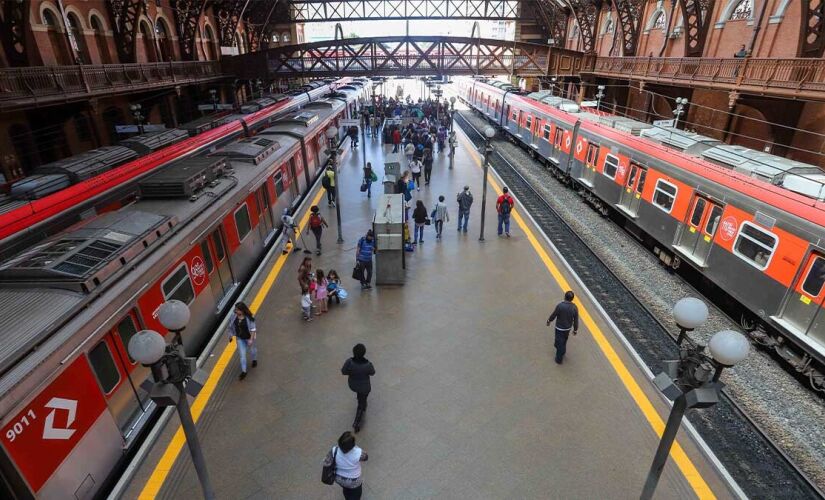 Trem saiu parcialmente dos trilhos na plataforma 3, afetando as linhas 11-Coral e 13-Jade