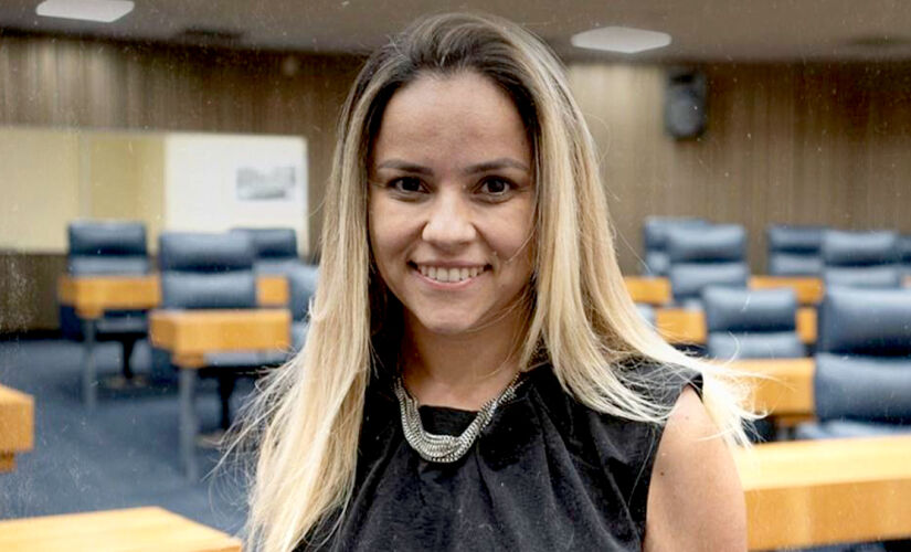 Ex-vereadora Janaína Lima enviou e-mail para a Inspetoria da Câmara para avisar que levaria todos os objetos pessoais embora