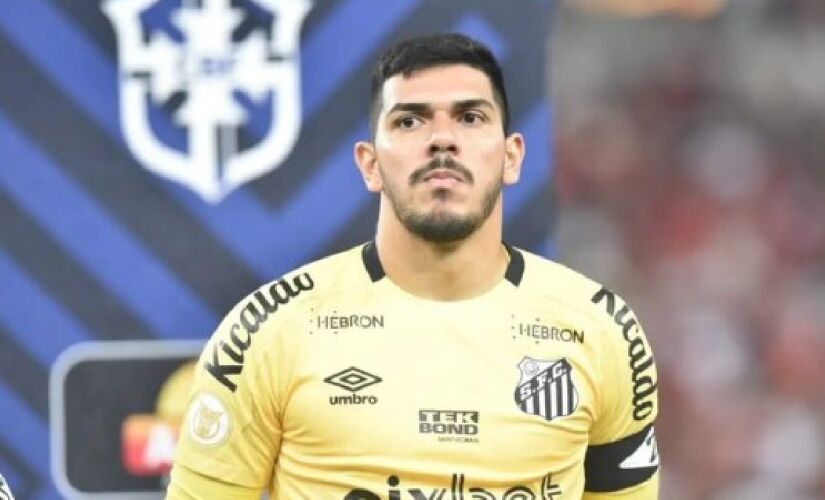 Goleiro João Paulo, atualmente está afastado do Santos