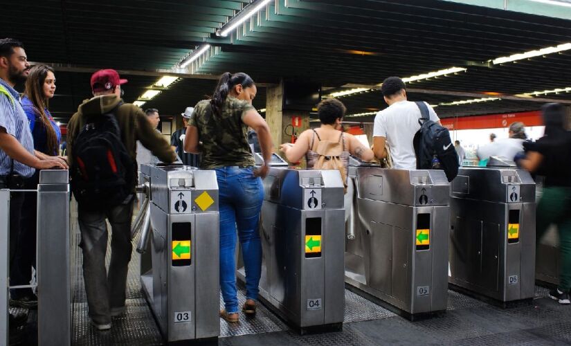 Serviços de metrô e ônibus serão gratuitos neste domingo (27/10)