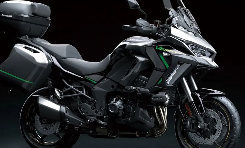 Kawasaki Versys 2025 permanece sendo um quatro cilindros em linha