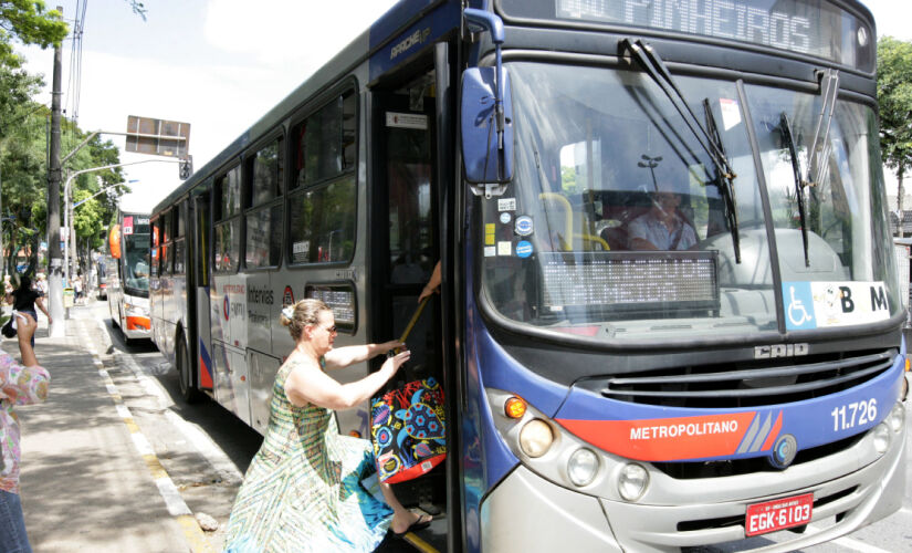 Na manhã desta segunda-feira (14/10) o transporte público de Taboão da Serra, na Grande São Paulo, voltou a funcionar normalmente