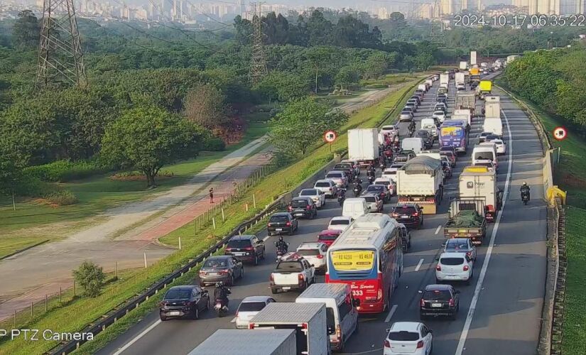 Trânsito nas rodovias chegam a mais de duas horas