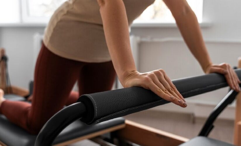 Algumas dores comuns podem ser controladas com a prática do pilates