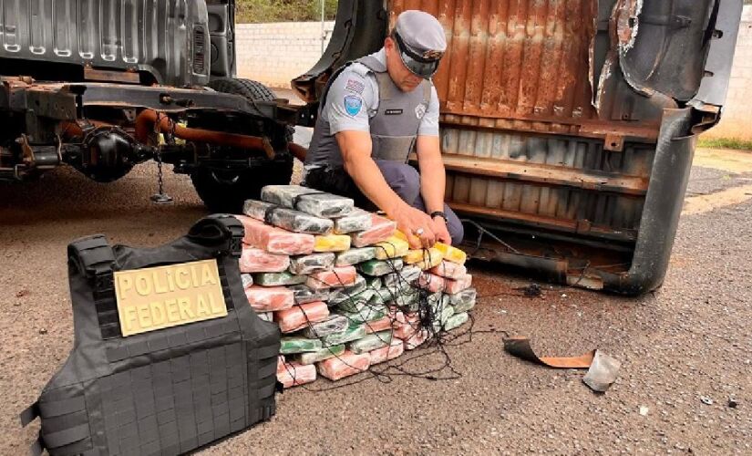 Operação entre Polícia Militar Rodoviária e Polícia Federal apreendeu fuzis e cocaína 