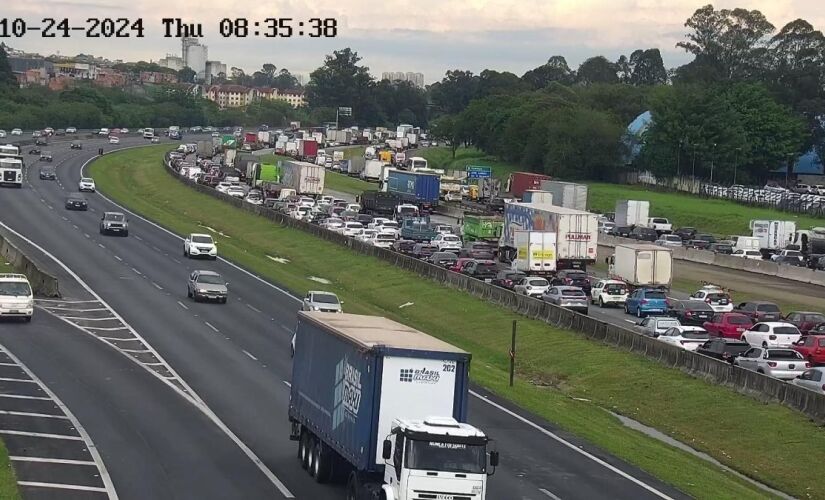 Trânsito acumula quase duas horas em rodovias de São Paulo