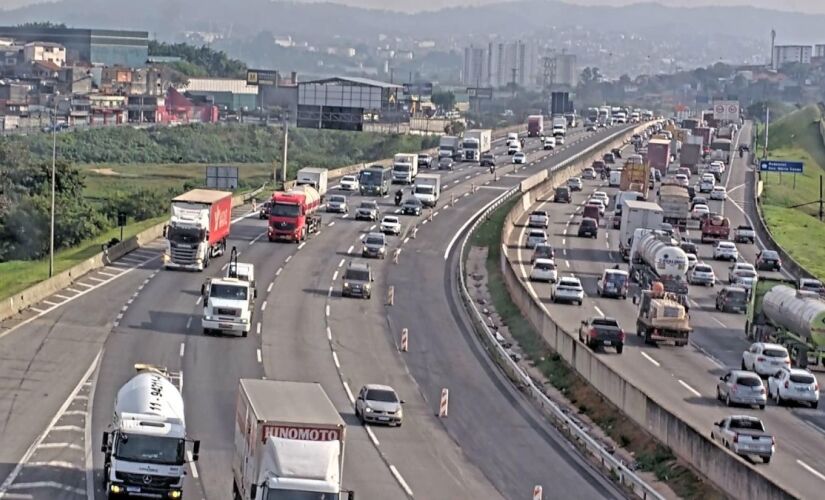 Trânsito lento na chegada a São Paulo nesta sexta-feira (18/10)