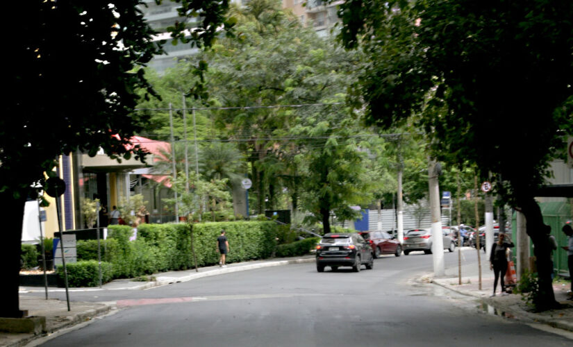 Avenida Juriti passa por obras de recapeamento e ciclovia foi coberta