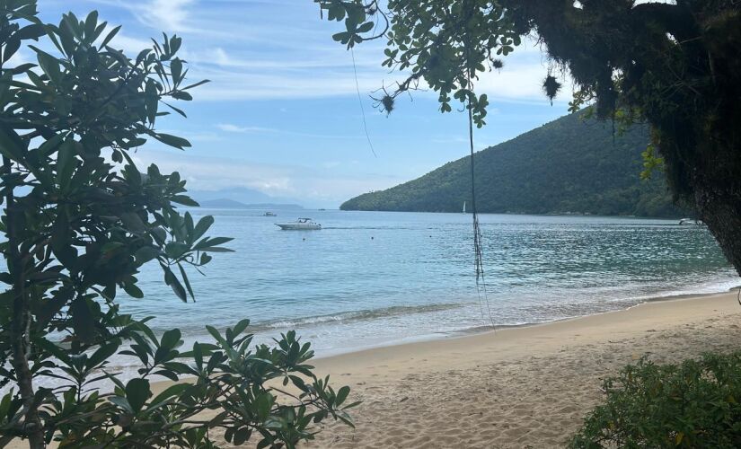 Ilha Anchieta, em Ubatuba, recebe impulso no turismo após instalação de hostel