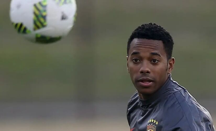 Robinho durante treinamento meses antes de ser preso