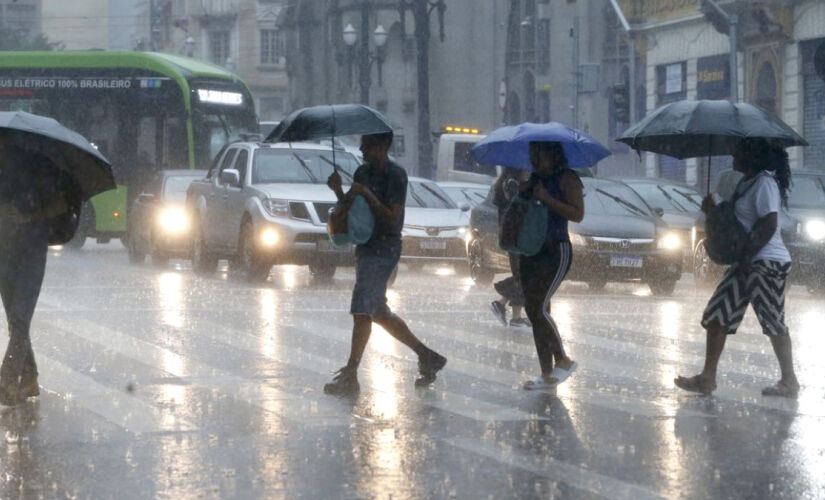 Tempestade deixou mais de 197 mil imóveis sem energia em um intervalo de uma hora