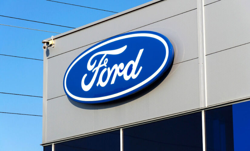 Candidatos às vagas na Ford devem ter disponibilidade para estagiar seis horas por dia e estar cursando em 2025 o penúltimo ou último ano