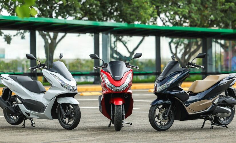 'Honda PCX 2025' vem nas cores azul escuro, vermelho e branco