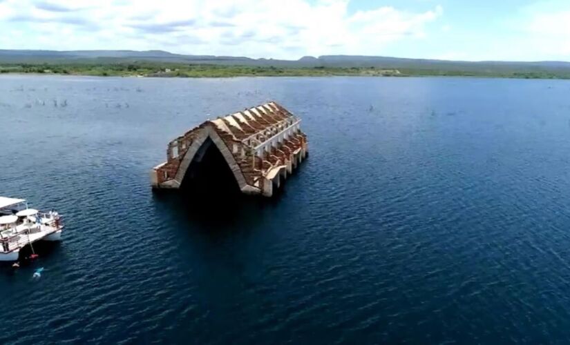 Atlântida brasileira tem igreja submersa