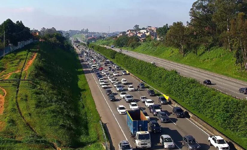 Trânsito para chegar a São Paulo acumula mais de uma hora nesta segunda