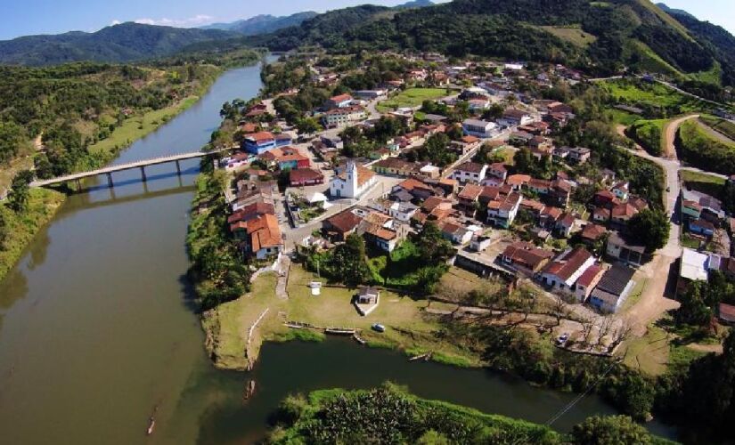 Abrigo de belezas naturais impressionantes e conhecida como a 'Capital das Cavernas', a cidade de Iporanga, no Vale do Ribeira, chama a atenção dos turistas