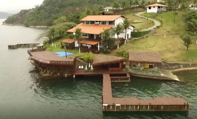 Casa fica no Condomínio Ponta da Cruz, em Angra dos Reis