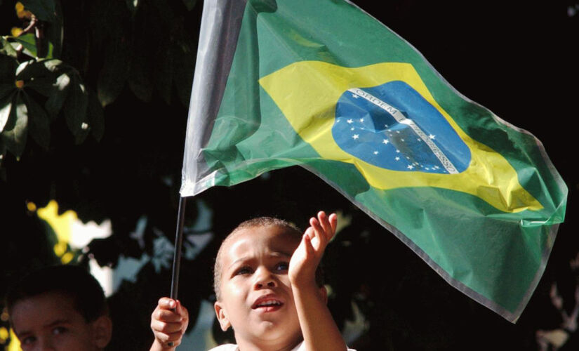 Bandeira brasileira já foi similar à dos Estados Unidos; conheça a história