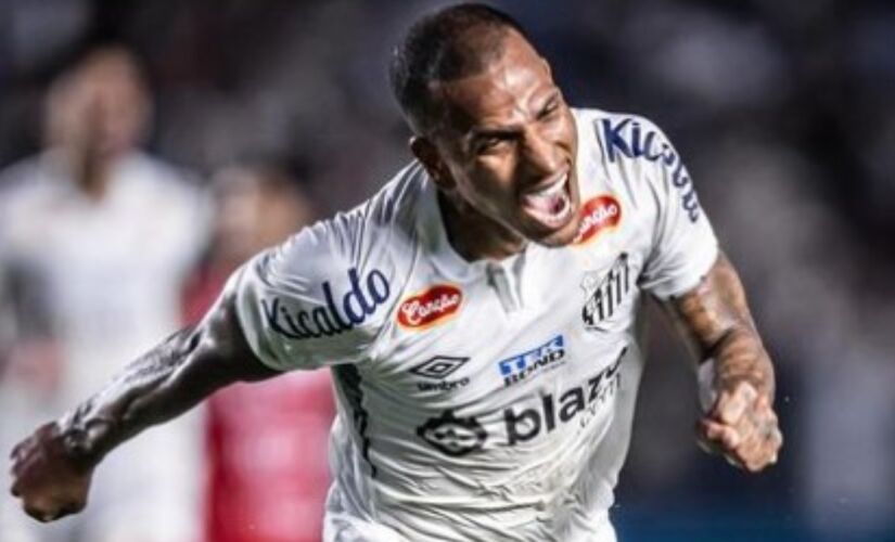 Santos enfrenta o Coritiba, nesta segunda-feira, pelo Brasileirão Série B