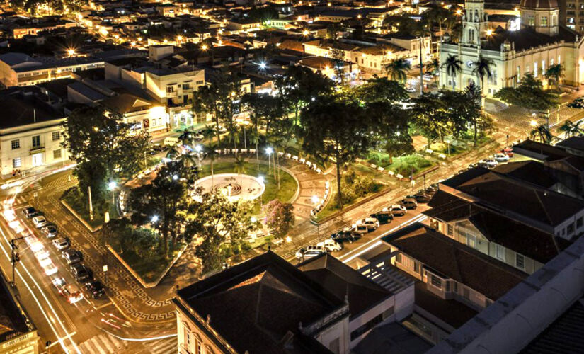 Praça da Independência, na cidade de Espírito Santo do Pinhal , considerada a 'Rainha das Serras'