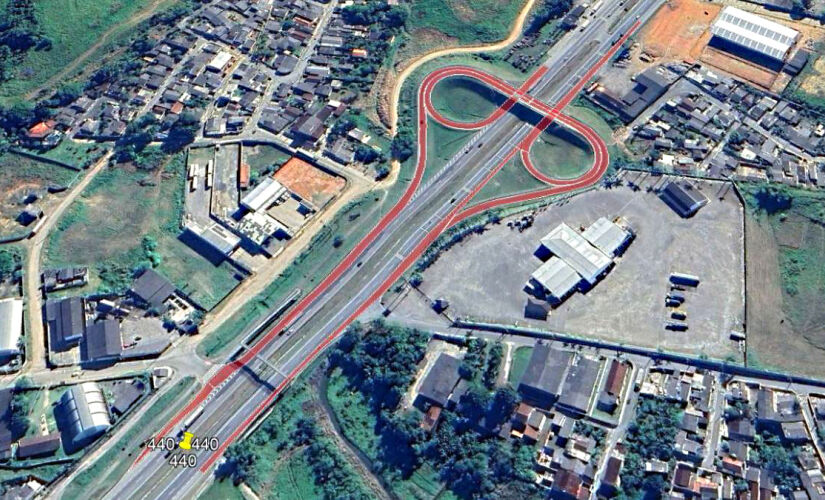 Como alternativa, motoristas que seguem sentido São Paulo, poderão utilizar o retorno no km 430
