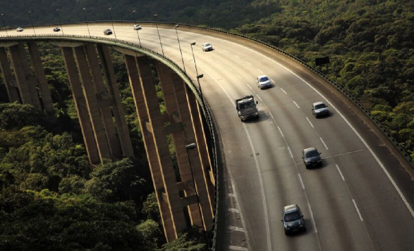 Cerca de 362 mil veículos são esperados neste feriado nas rodovias do SAI