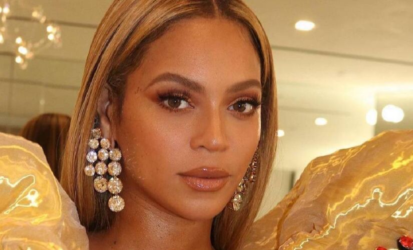 Beyoncé venceu o prêmio de Álbum do Ano, a principal categoria do Grammy, neste domingo (2/2)