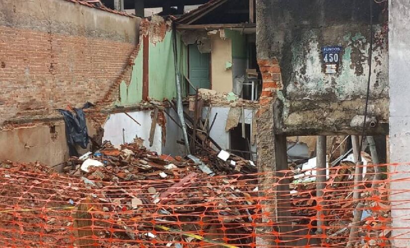 Casa desabou na travessa Rosa Maria, na Vila Gustavo