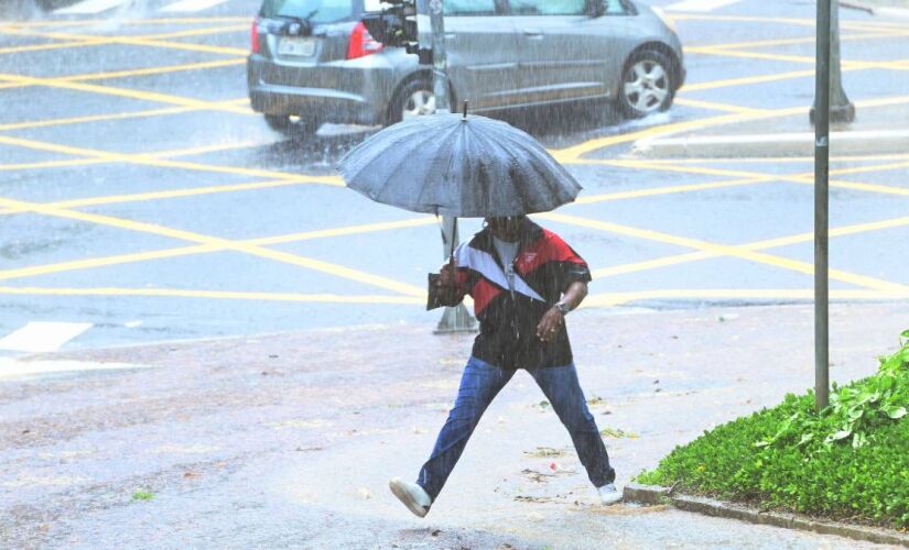 Foram registrados mais de 220 milímetros de chuva entre quinta-feira e sábado