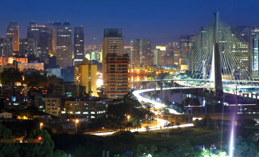 Com ricos costumes, habitantes de diferentes locais do País e do exterior, a capital paulista carrega uma fama inegável