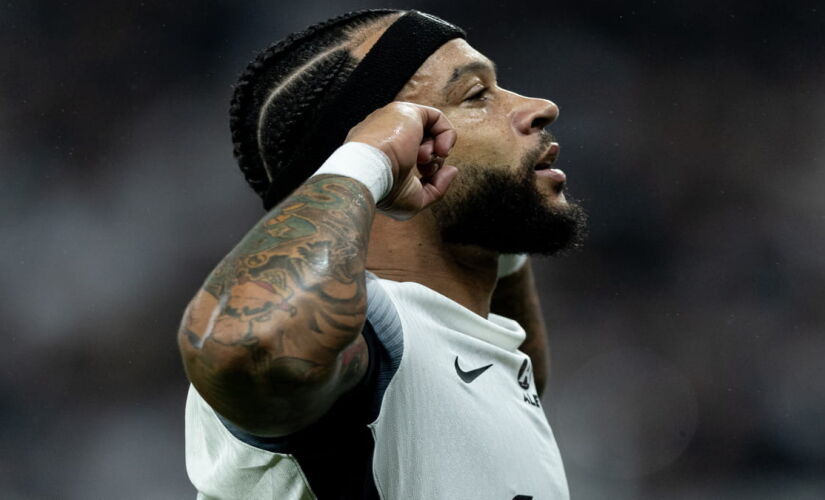 Timão contou com dois gols de Memphis e um de Yuri Alberto