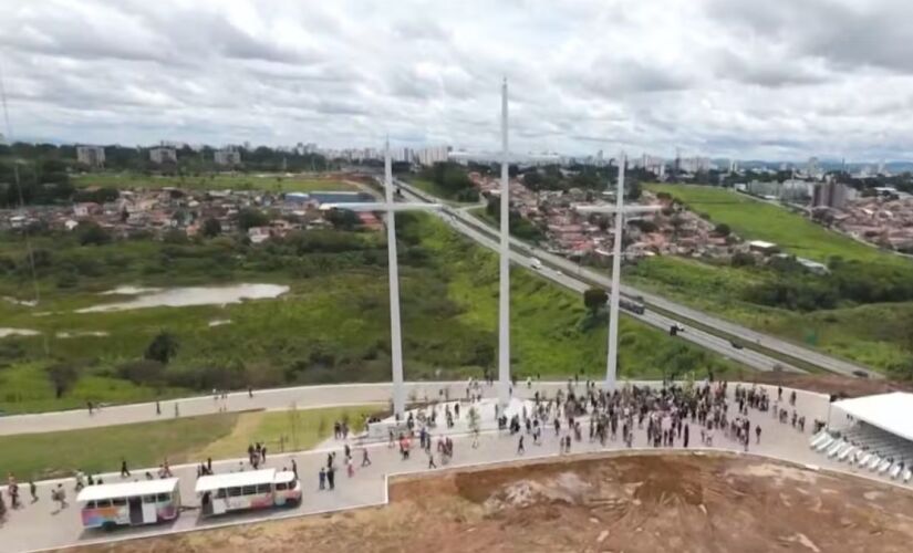 Cidade do interior de São Paulo inaugura mirante com cruz de mais de 30 metros