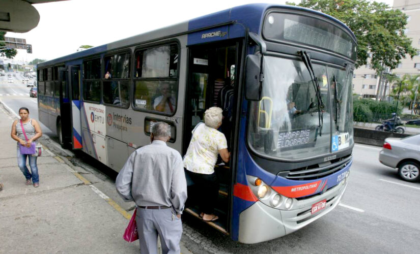 Segundo a Secretaria dos Transportes Metropolitanos (STM), o reajuste é de cerca de 4% nas tarifas dos ônibus da EMTU