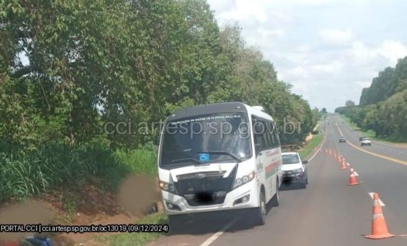 Ônibus tem pane mecânica no meio de estrada em São Paulo