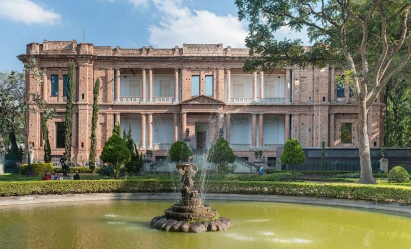 Com mais de 11 mil obras em seu acervo, a Pinacoteca se consolidou como um marco na preservação e valorização da arte brasileira.