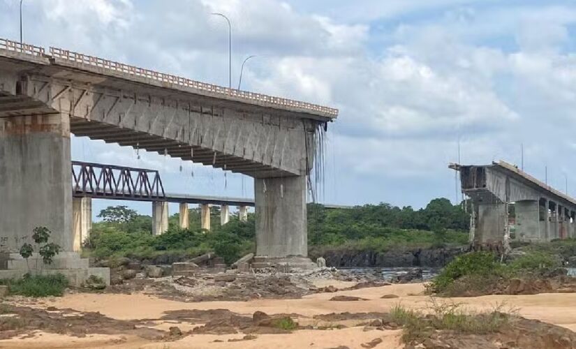 Ponte de Estreito, que liga o Tocantins ao Maranhão, caiu neste domingo (22/12)