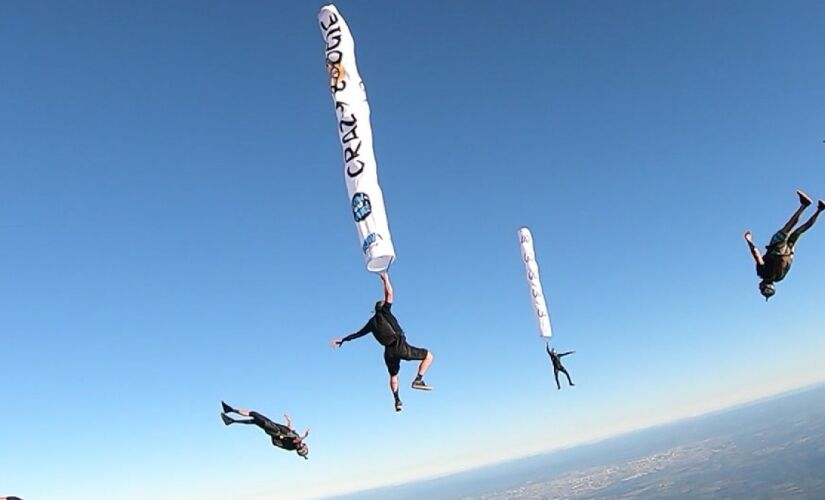 A cidade possui 14 centros de paraquedismo que oferecem o salto duplo no Centro Nacional de Paraquedismo em Boituva. 