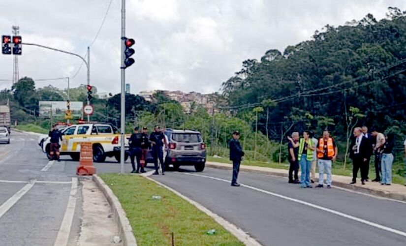 Polícia Civil faz a reconstituição do atentado sofrido pelo prefeito de Taboão da Serra, Aprígio (Podemos)