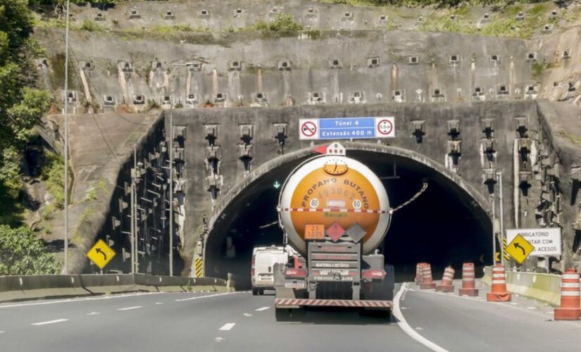 Túnel na Régis Bittencourt passará por simulação com produto perigoso