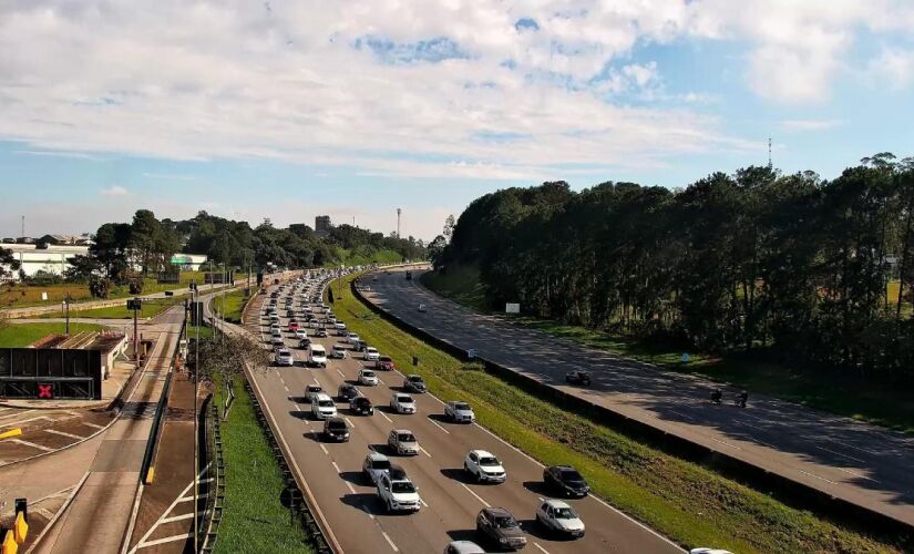 Trânsito carregado no Sistema Anchieta-Imigrantes (SAI)