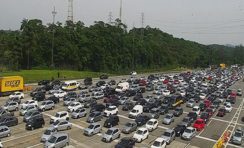 Em direção ao litoral de São Paulo, através do Sistema Anchieta-Imigrantes, o fim de semana teve 192,4 mil passagens de carros registradas