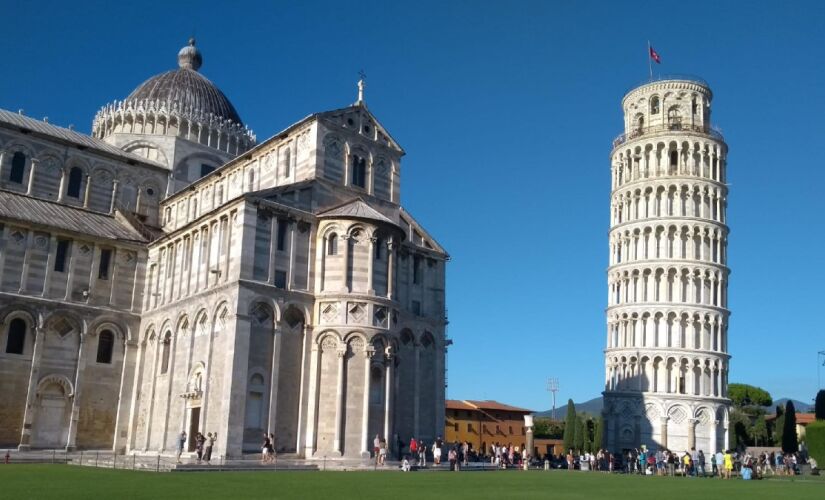 A rica história da região de Toscana está refletida nas construções medievais, como fortalezas, basílicas e casarões