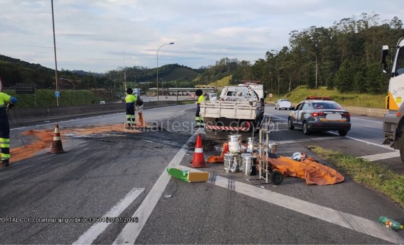 Rodovia precisou ser interditada para o atendimento da ocorrência