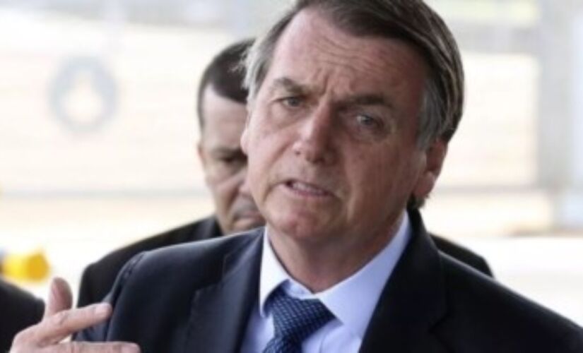 Bolsonaro revela implante de chip para melhorar seu desempenho sexual