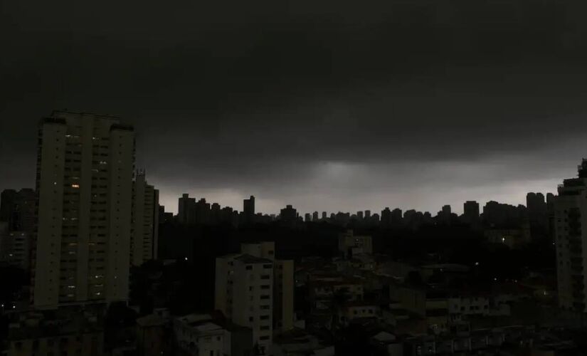 São Paulo e Grande SP foram afetadas; Jandira está com mais de 15% dos domicílios sem luz