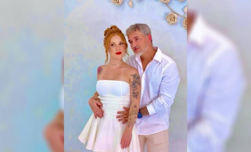 Daniel Cravinhos com a biomédica Carol Andrade ao oficializar a união