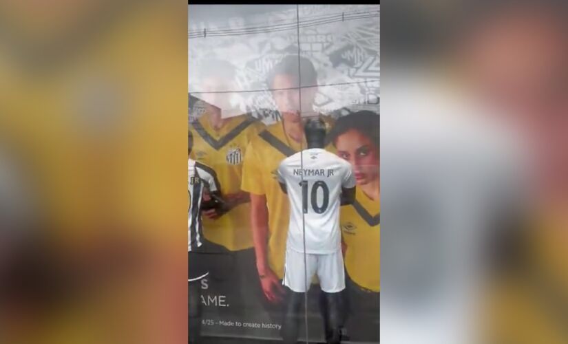 Nova camisa do Neymar já é vendida na Vila Belmiro