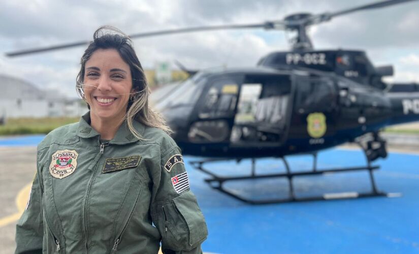 Delegada é a primeira mulher a pilotar o helicóptero da Polícia Civil de São Paulo