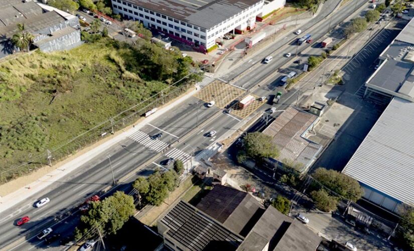 Primeiro sistema semafórico de Taboão da Serra na avenida Aprígio Bezerra da Silva entrou em operação em junho do ano passado