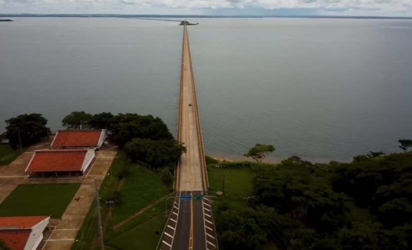 A ponte leva o nome do jornalista Hélio Cerejo, um dos principais defensores de sua construção.